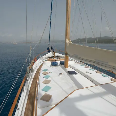 Botel La Reine *