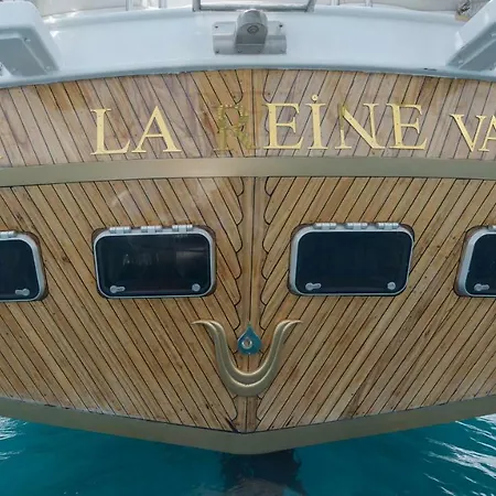 La Reine * Corfu (city)